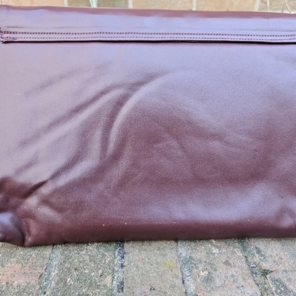 Vintage Etienne Aigner Burguny Large Clutch With Detachable Wrist Strap - Picture 7 of 13